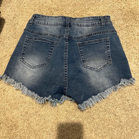 Super cute distressed jean shorts. Stretchy. Size Medium, fits like Small - Picture 4 of 5